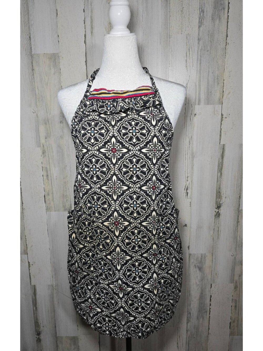 Vera Bradley Black White Geometric Patterned Sleeveless Apron E0